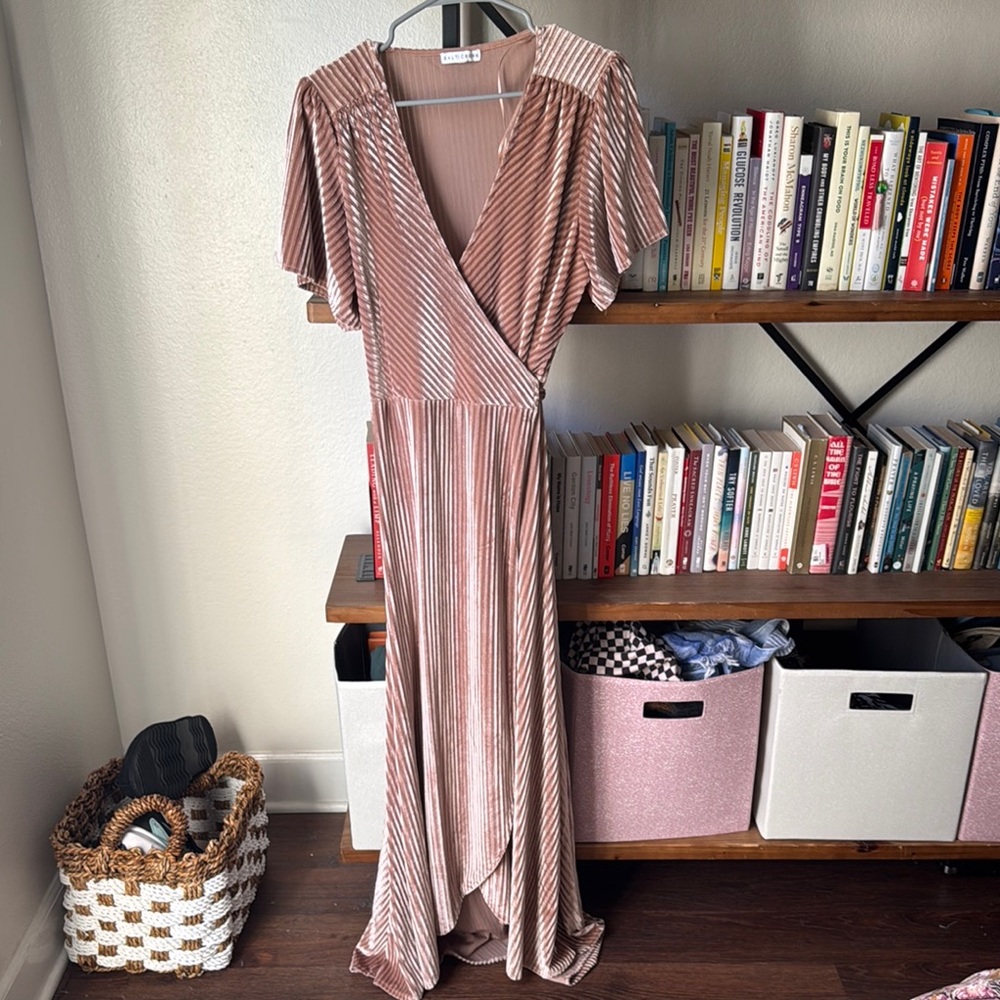 Andi Ribbed Velvet Wrapped Dress in Champagne